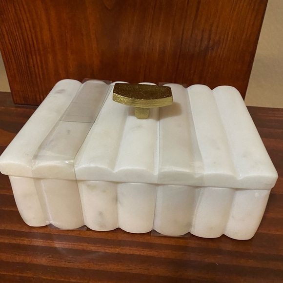 White  Alabaster Marble Fluted Jewelry/Trinket Box Gold Accent Handle Modern - Picture 2 of 8